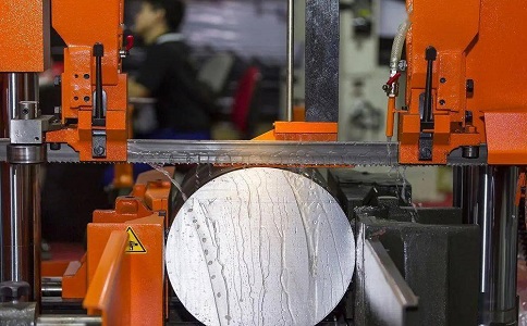 理县立式金属带锯床切削出现跑带故障解决方法！